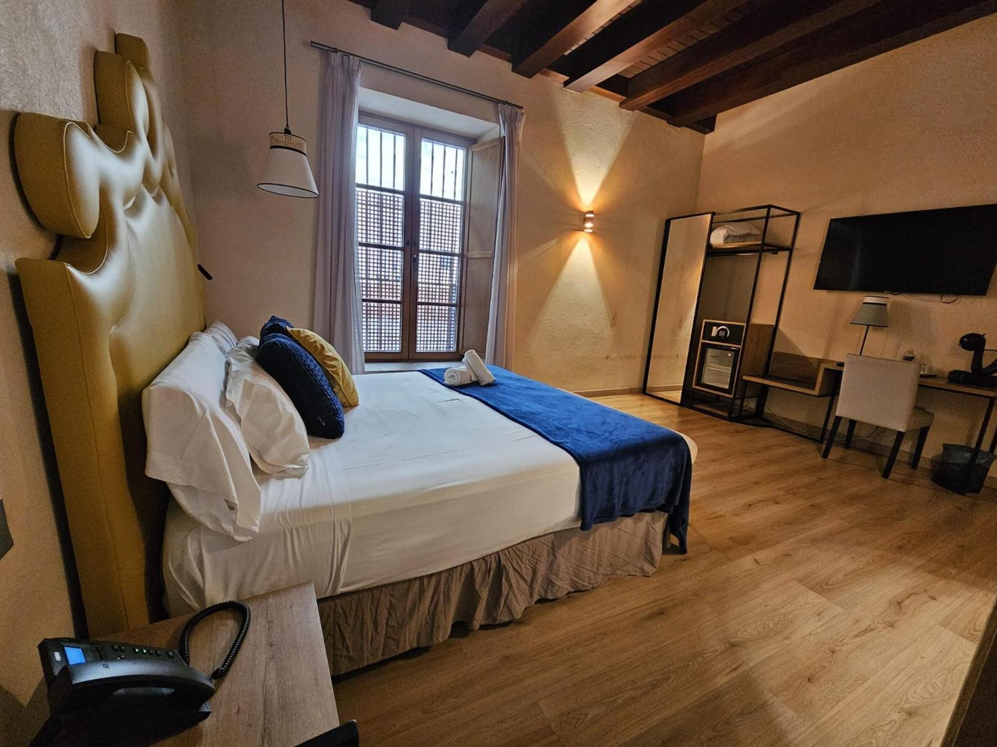 Hemd Puerta Real Boutique Guest house Seville